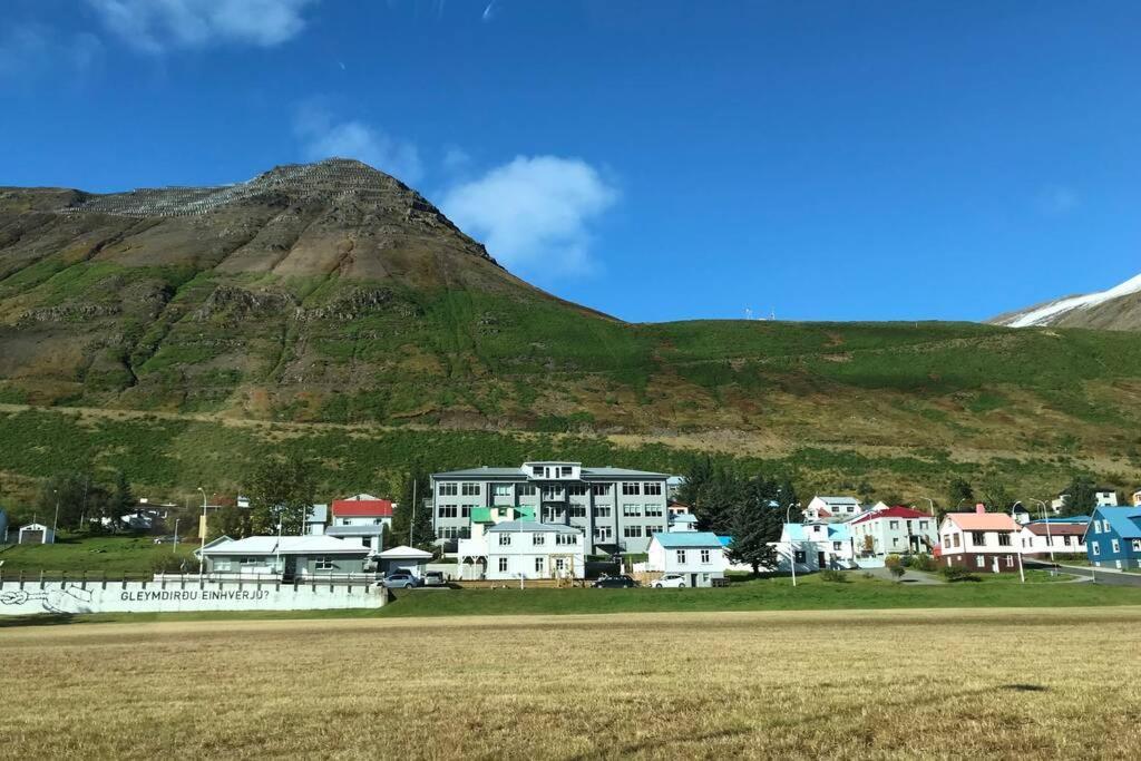 House With A Warm Soul In North Iceland Siglufjordur 外观 照片