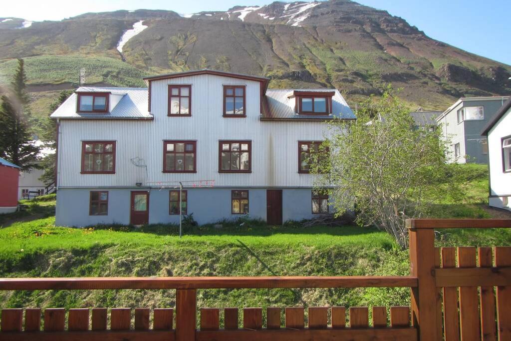 House With A Warm Soul In North Iceland Siglufjordur 外观 照片