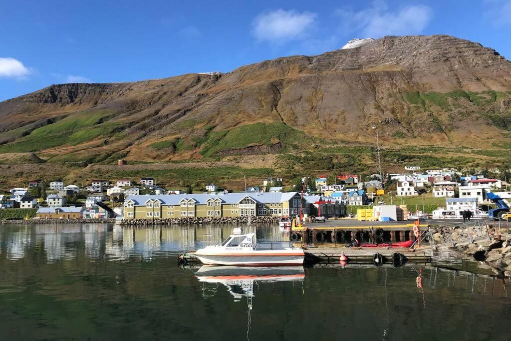 House With A Warm Soul In North Iceland Siglufjordur 外观 照片